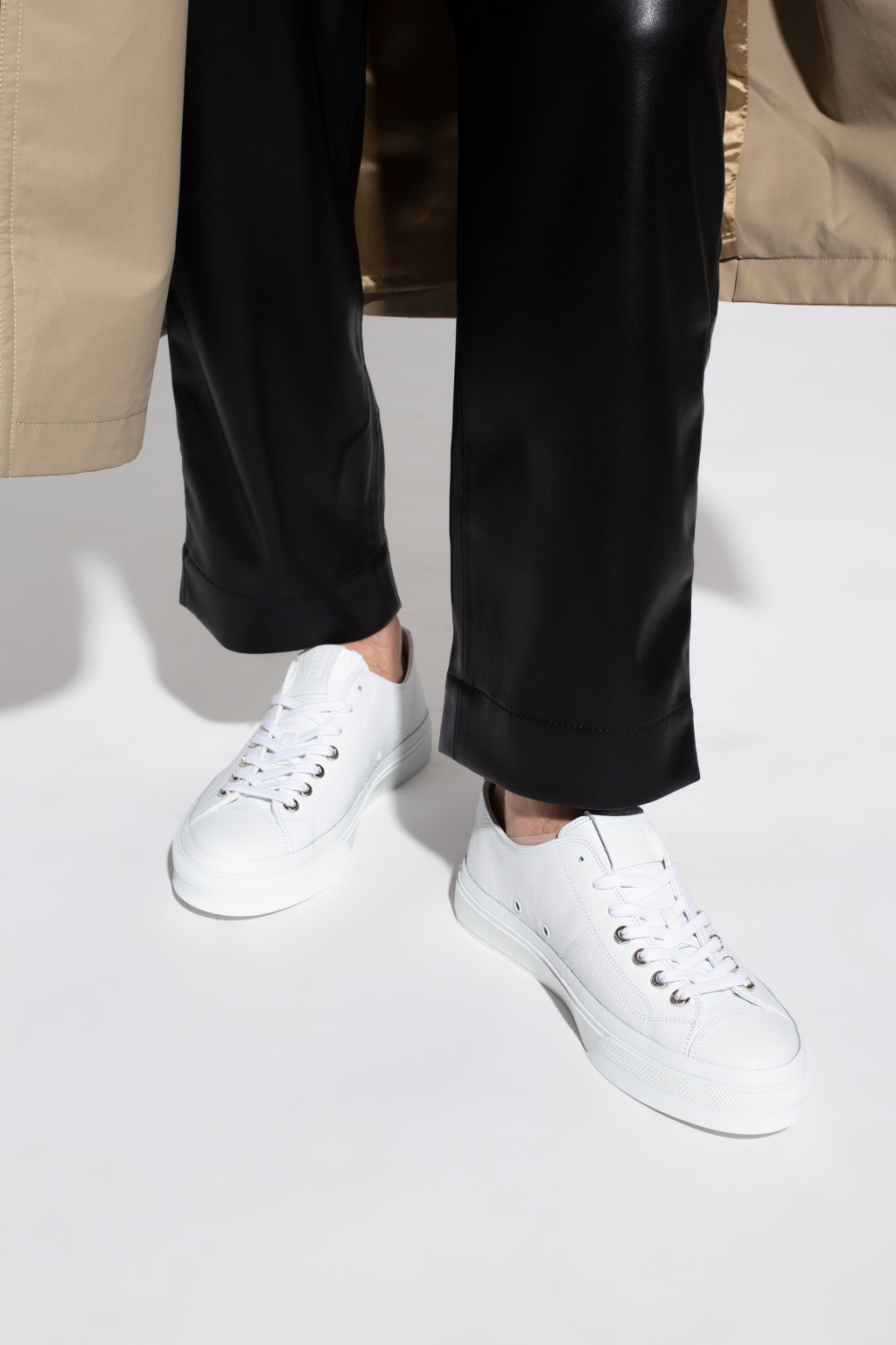 Givenchy low shop top sneakers white